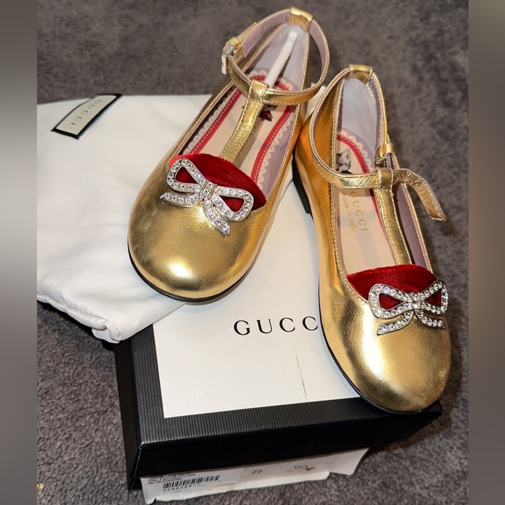 Gucci girl Mary Jane flat with diamond bow